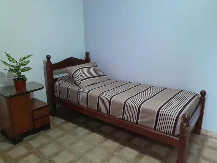 Residencial Santiago Habitaciones Hotel Bed & Break Fast Посадас Екстериор снимка